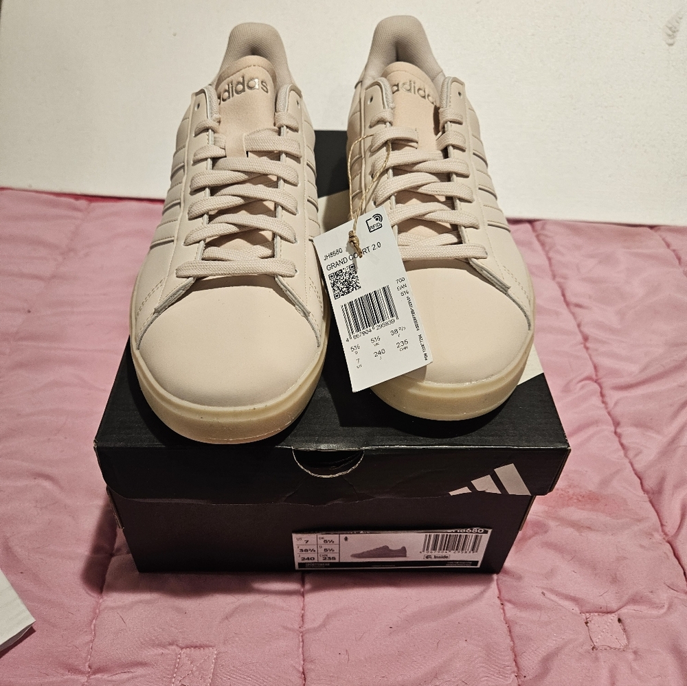 NWT & Box Adidas Womens Grand Court 2.0 Low Top In Putty Mauve Size 7